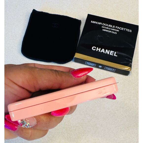 COMPACT MIRROR: Limited-Edition CHANEL Pink w/Golden Monogram, NWOT - Picture 5 of 13